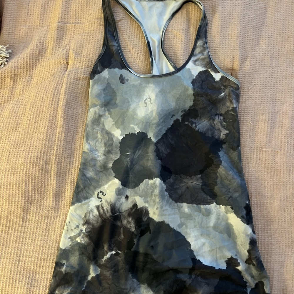 Lululemon tank top